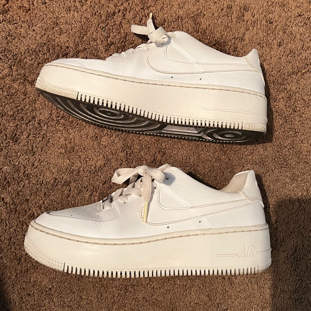 Women’s White Nike Air Fore 1 Sage Low